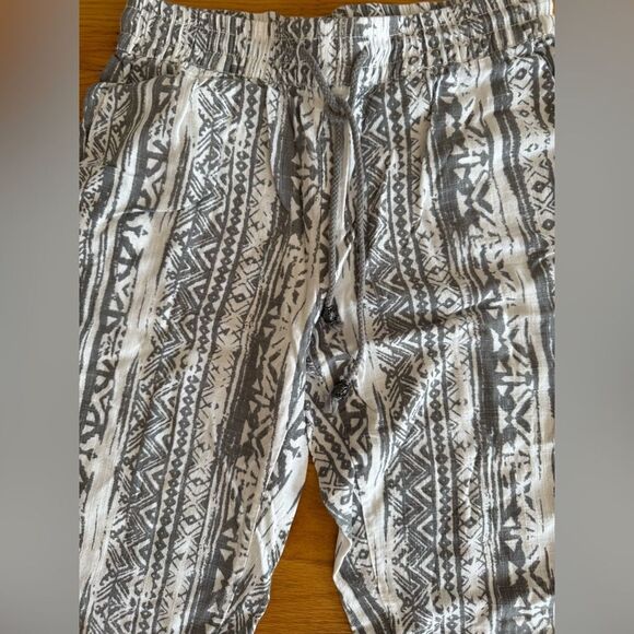 Style Me Gray and White Patterned Pants - Picture 3 of 7